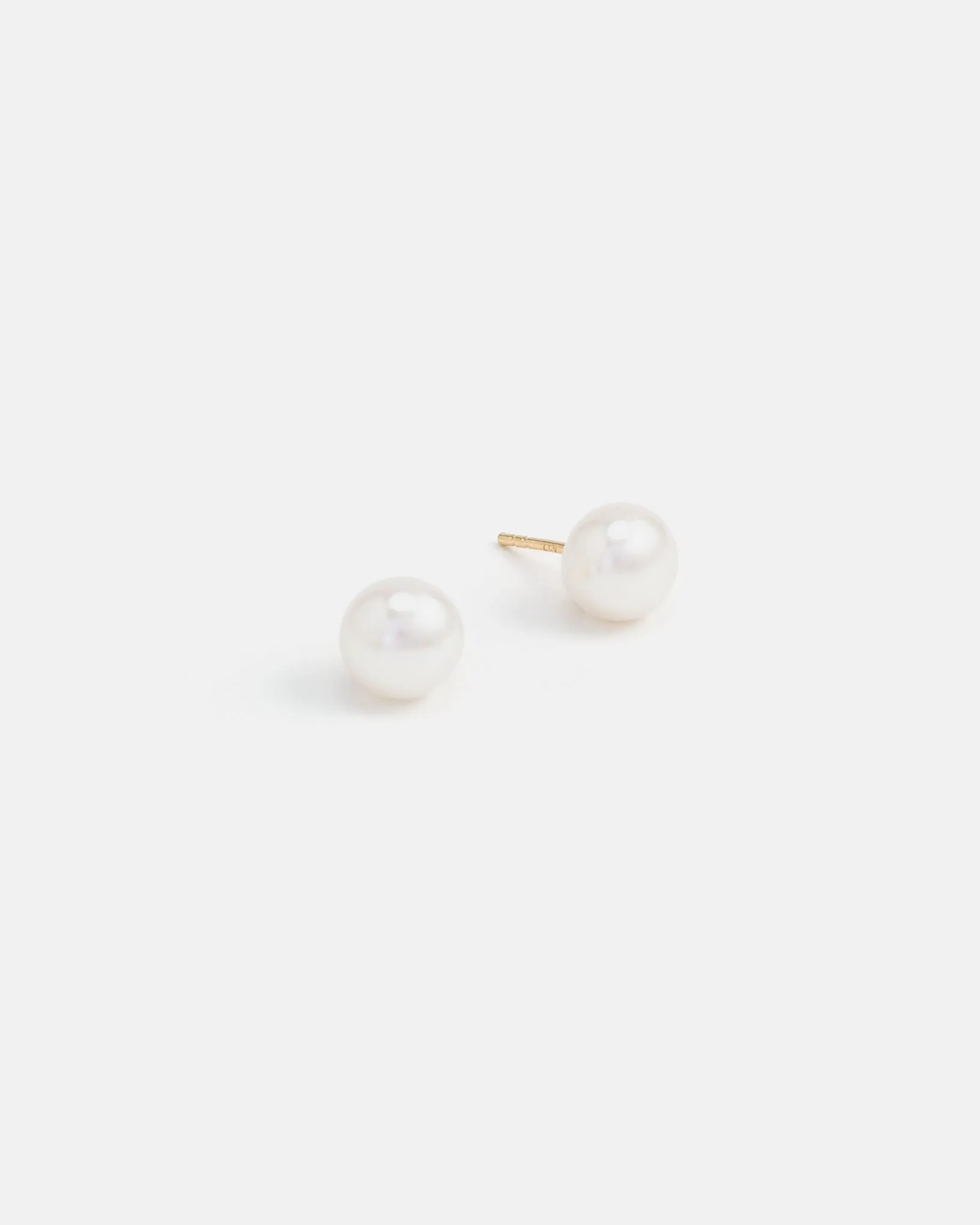 Antinéa Pearl Stud Earrings in Yellow Gold