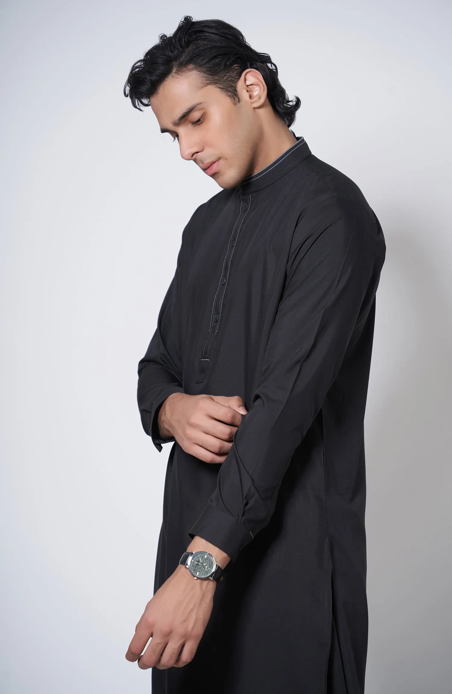 BLACK EMBROIDERED SUIT