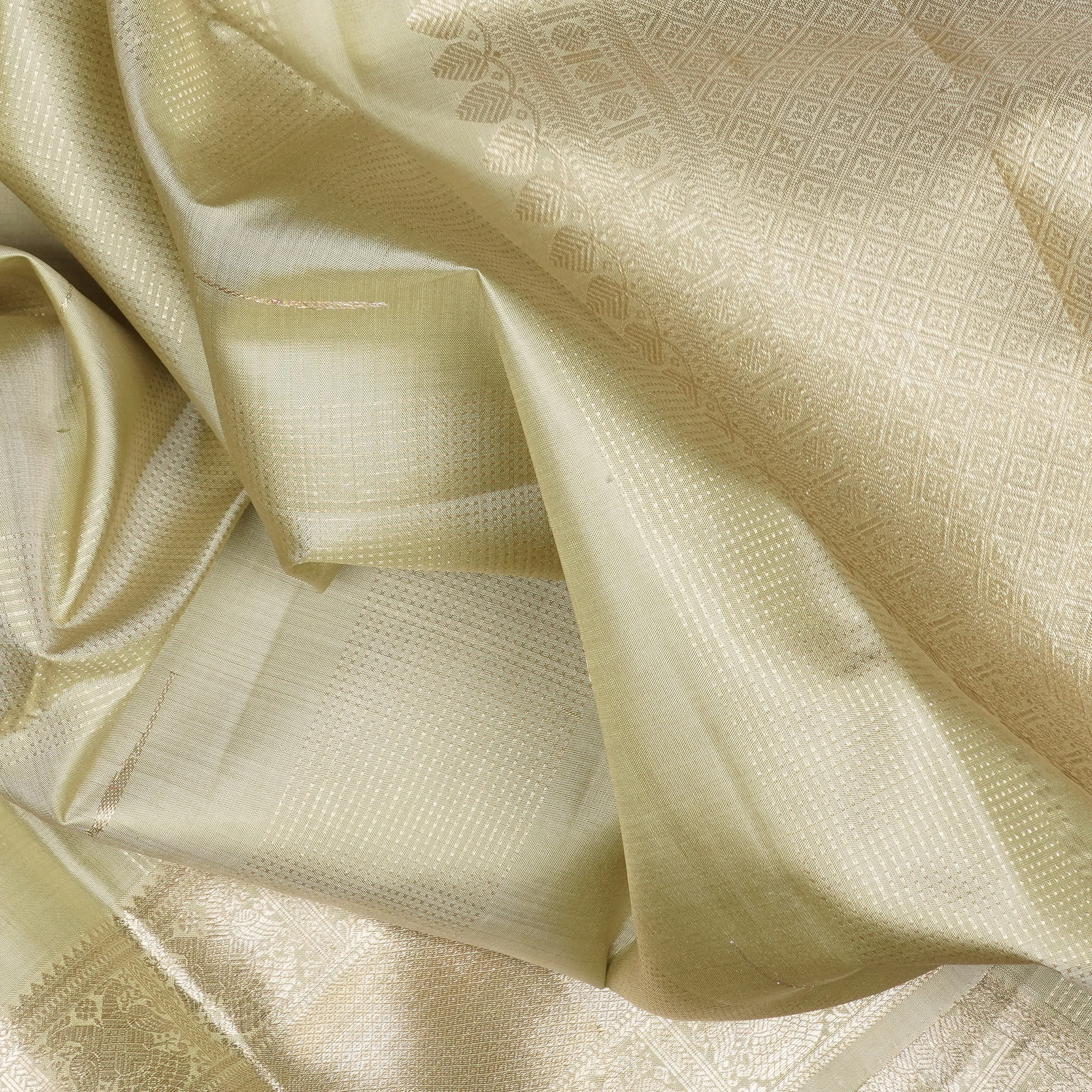 Handwoven Green Kanjivaram Silk Saree - 2138T00572DSC