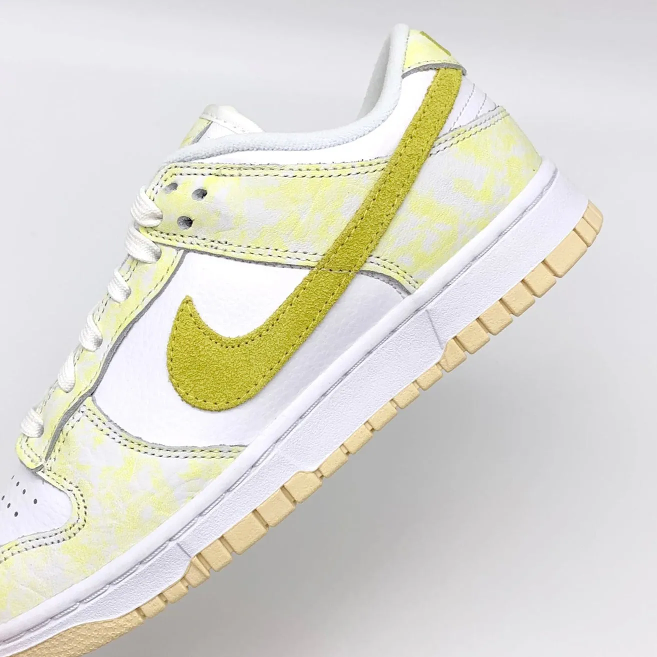 Nike Dunk Low Yellow Strike